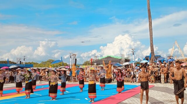 Penampilan Lembaga Adat Dayak Sa’ban dalam Festival Irau ke -11 Kabupaten Malinau.
