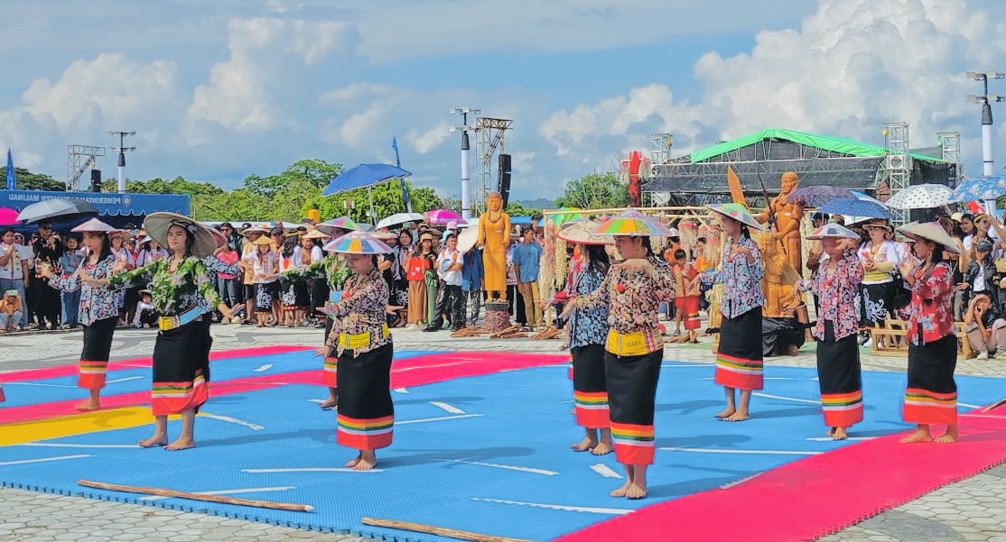 Aro’ Meh Tarian tradisional etnis Dayak Sa’ban yang ditampilkan di Festival Irau ke-11 Malinau.