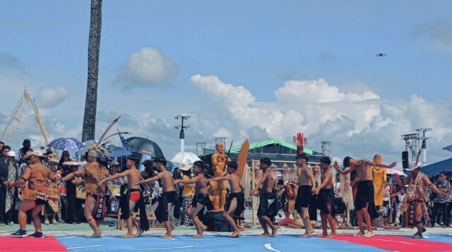 Atraksi budaya suku Dayak Sa’ban di Festival Irau ke-11 Kabupaten Malinau.