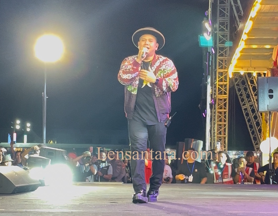 Tampil dengan jaket khas Malinau.(Foto : AR).