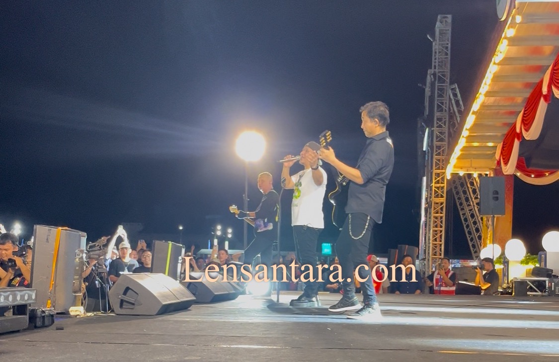Aksi panggung padi Reborn di Festival Irau Malinau.(Foto : AR).