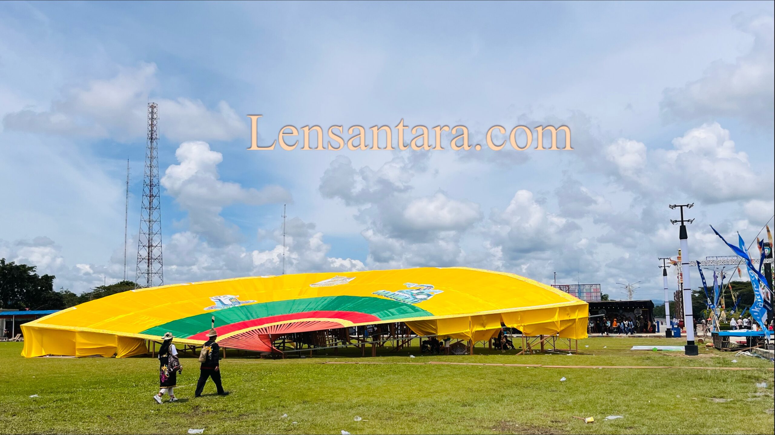 Kipas Raksasa Dedap Raya Bulungan di Festival Irau ke-11 dan HUT ke-26 Kabupaten Malinau. (Foto : AR).