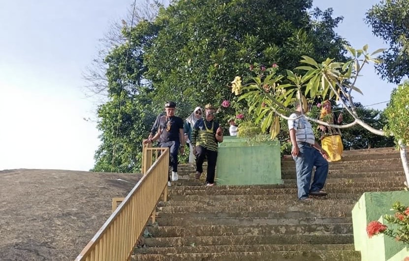 Ziarah Makam Panembahan Raja Tua.