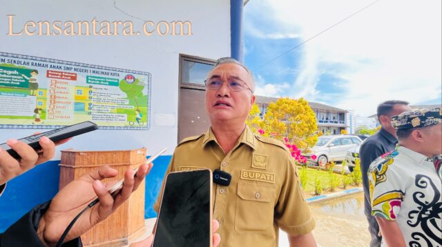 Bupati Malinau, Wempi W Mawa saat diwawancara.