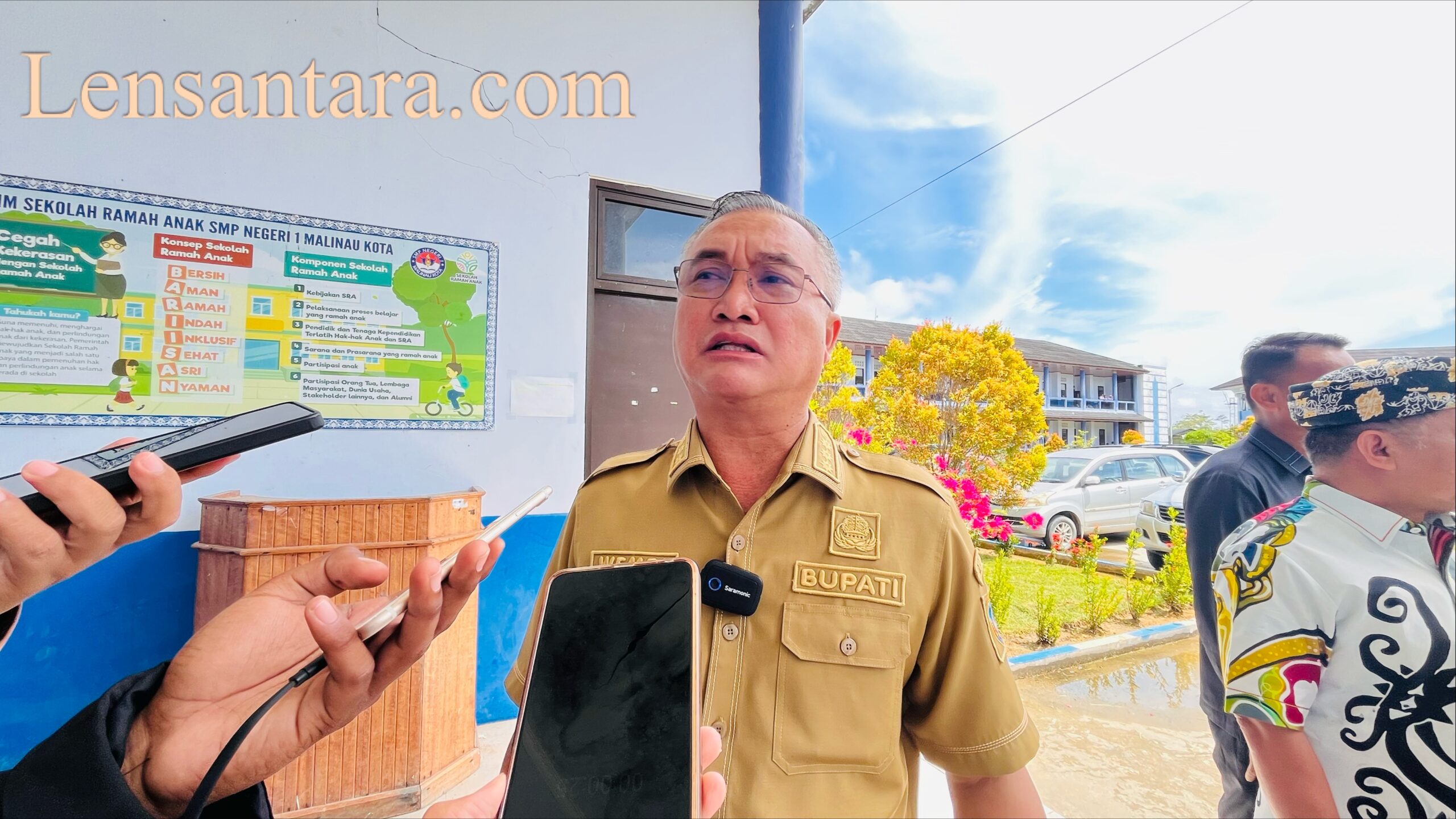 Bupati Malinau, Wempi W Mawa saat diwawancara.