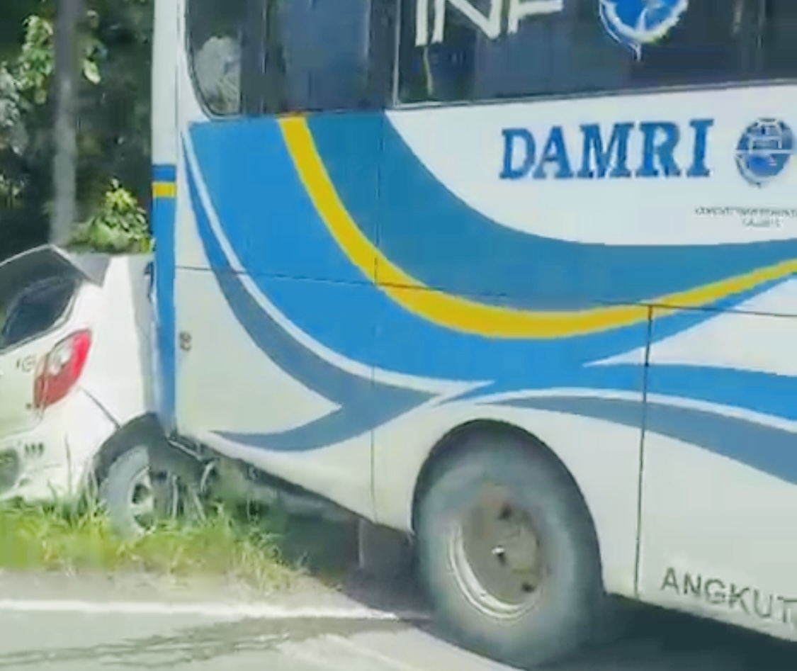 Kecelakaan bus Damri.