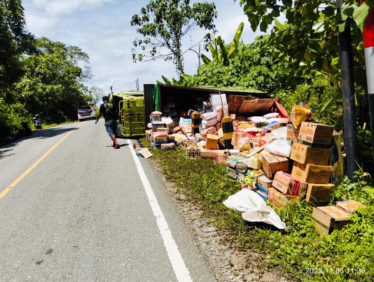 Kecelakaan truk sembako