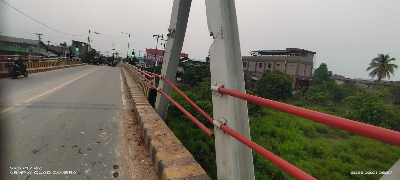 Kerusakan jembatan Malinau. Kerusakan jembatan Malinau.