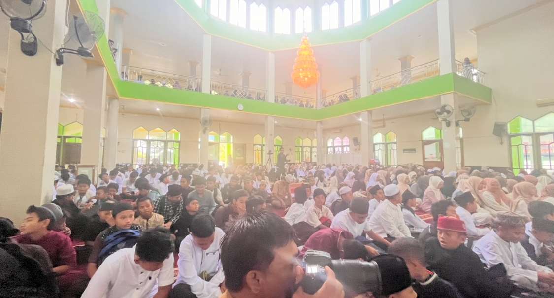 Peserta Pesantren Kilat Ramadan 1447 H di Malinau memadati Masjid Agung Darul Jalal. Peserta Pesantren Kilat Ramadan 1447 H di Malinau memadati Masjid Agung Darul Jalal.