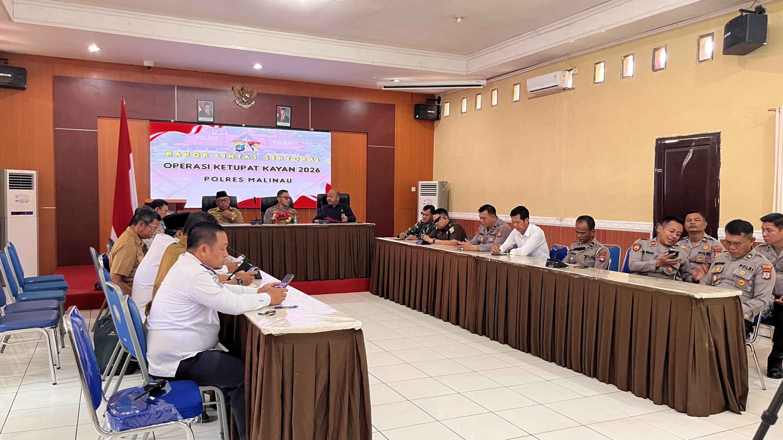 Jajaran FKPD Malinau mengikuti rakor kesiapan pengamanan Idulfitri 1447 H Mabes Polri secara virtual dari Ruang Rupatama Polres Malinau.