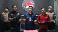 Satresnarkoba Polres Malinau memperlihatkan barang bukti yang diamankan dari terduga pelaku.