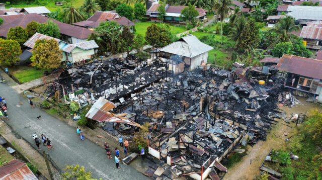 Kondisi rumah para korban pasca insiden kebakaran di RT 07, Desa Pulau Sapi, Kecamatan Mentarang, Senin (20/7/2026) malam.