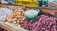 Komoditas bawang merah di Pasar Induk Malinau.
