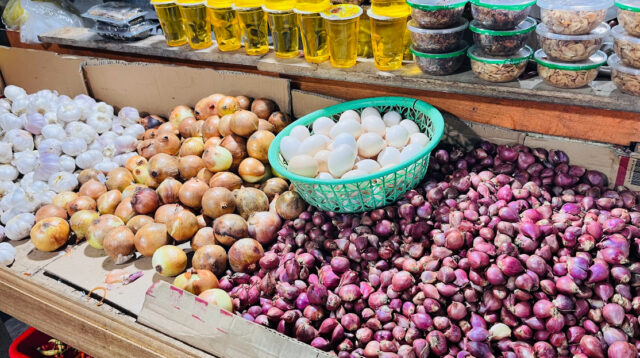 Komoditas bawang merah di Pasar Induk Malinau.