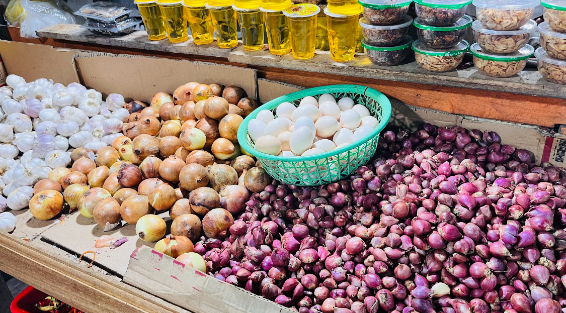 Komoditas bawang merah di Pasar Induk Malinau. Komoditas bawang merah di Pasar Induk Malinau.