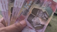 Uang palsu yang diterima Sopiandi, warga Desa Sesua, Kecamatan Malinau Barat setelah bertransaksi dengan orang tak dikenal di kios miliknya.