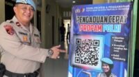 Petugas Sie Propam menunjukkan banner "Pengaduan Cepat Propam Polri" yang memuat kode QR layanan pengaduan masyarakat, di Polres Malinau. Petugas Sie Propam menunjukkan banner "Pengaduan Cepat Propam Polri" yang memuat kode QR layanan pengaduan masyarakat, di Polres Malinau.