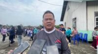 Sekda Malinau, Ernes Silvanus saat diwawancara di Respek Tubu, Malinau Utara.