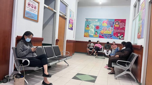 Antrian pelayanan poliklinik di RSUD Malinau.