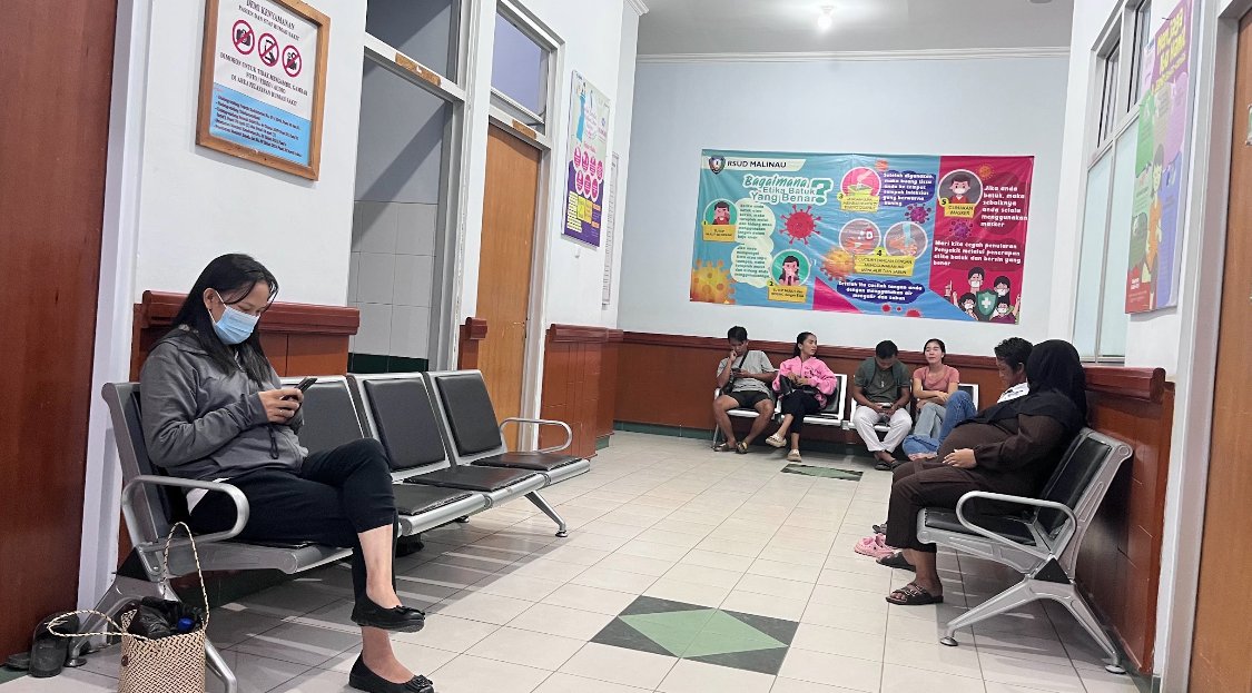 Antrian pelayanan poliklinik di RSUD Malinau. Antrian pelayanan poliklinik di RSUD Malinau.