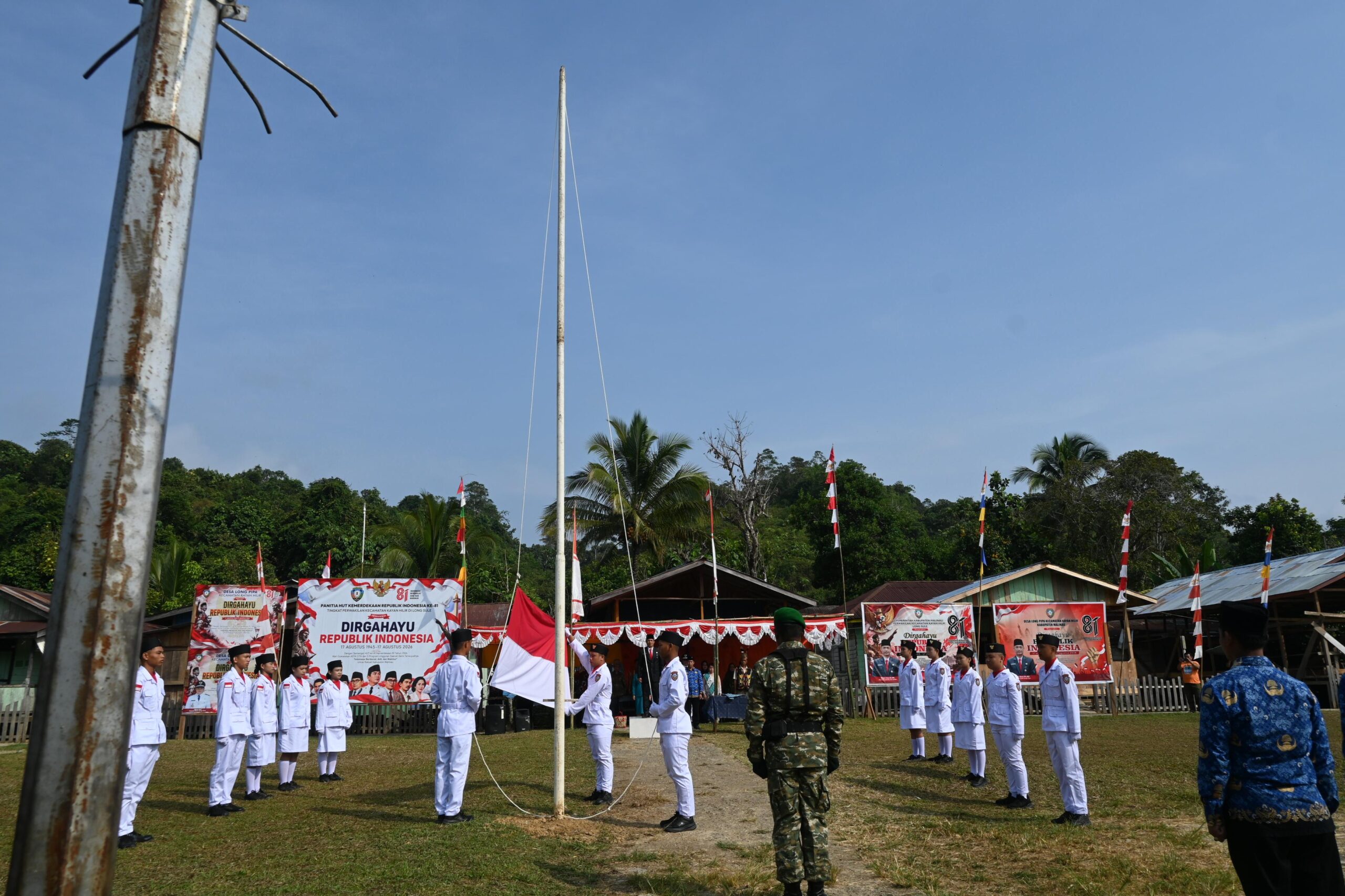 Upacara Peringatan HUT ke-81 Kemerdekaan RI di Desa Long Pipa, Kecamata Kayan Hilir, Senin (17/8/2026).