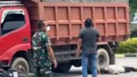 Kondisi truk dan sepeda motor pasca-kecelakaan di samping Makodim 0910 Malinau, Selasa (1/9/2026). Foto: Istimewa