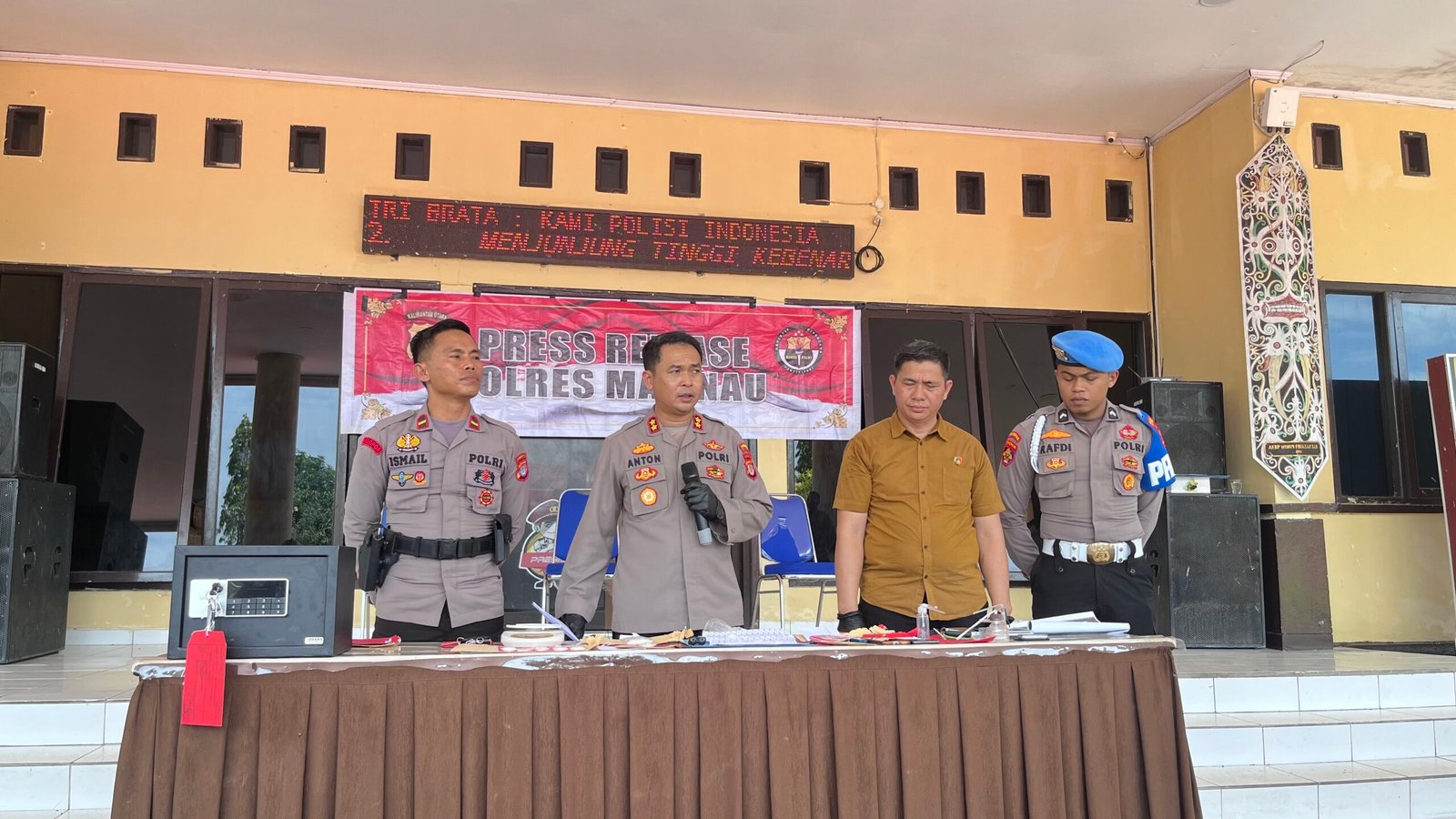 Press Release pengungkapan kasus narkoba di Kabupaten Malinau digelar di halaman Mako Polres Malinau, Senin (21/9/2026). Press Release pengungkapan kasus narkoba di Kabupaten Malinau digelar di halaman Mako Polres Malinau, Senin (21/9/2026).