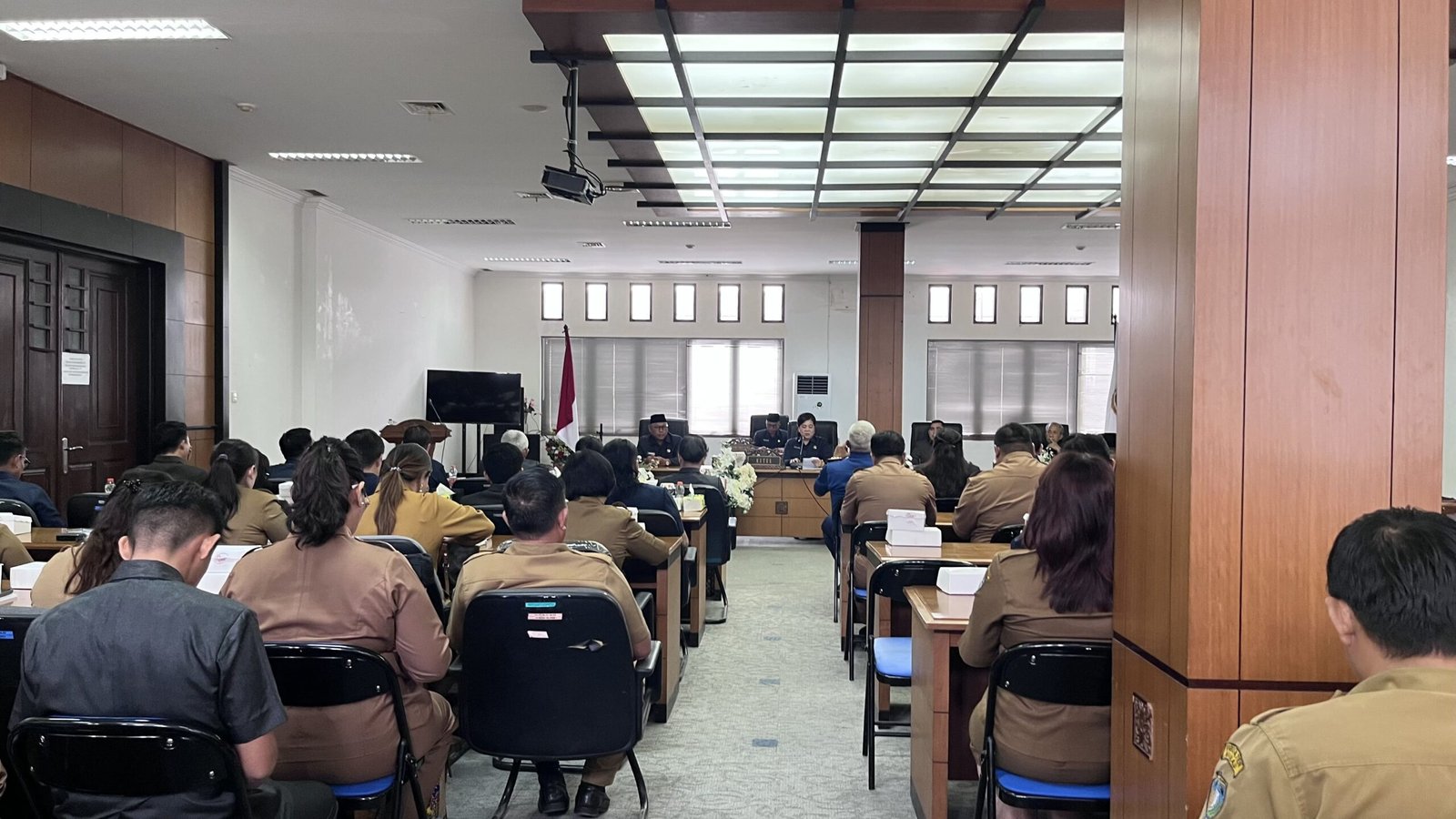 Rapat Paripurna ke-5 Masa Sidang III Tahun 2026 DPRD Kabupaten Malinau dengan agenda penyampaian pemandangan umum fraksi-fraksi atas Nota Pengantar Raperda APBD Tahun Anggaran 2027 digelar di Ruang Rapat Gabungan Komisi DPRD Malinau, Senin (5/10/2026).